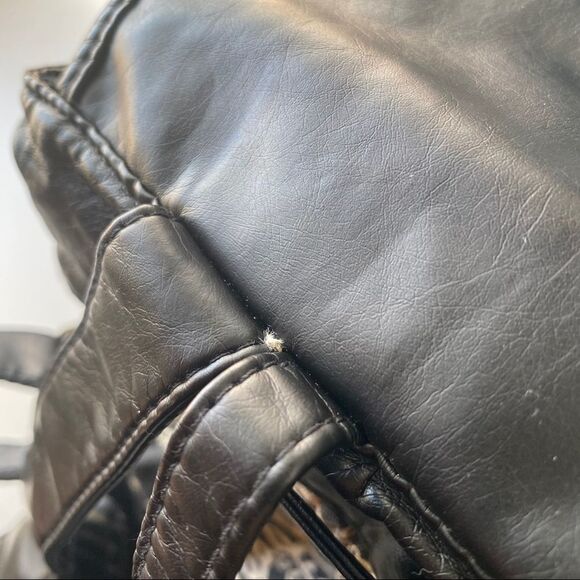 T-Shirt & Jeans Faux Leather/Creme Floral Backpack - Picture 14 of 16